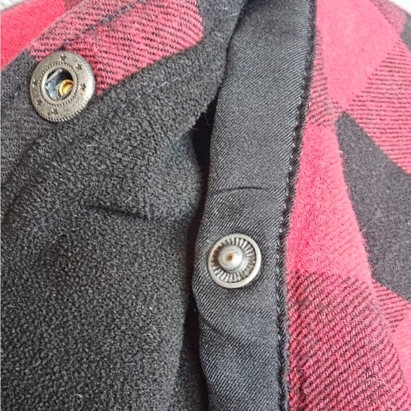 Orvis red and black checkered snap front top size small - Picture 7 of 7